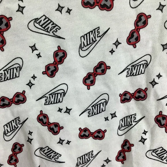 The Nike Tee Standard Fit Crop Top - Picture 3 of 6